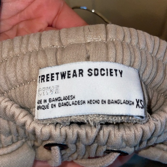 Urban Planet beige sweat pants - Picture 2 of 3